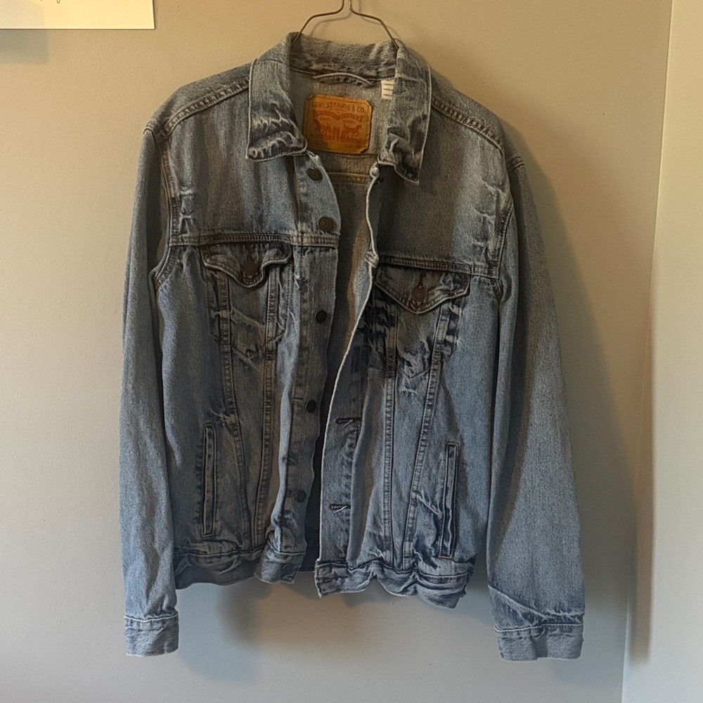 Oversized Levi’s Light Wash Denim Jacket